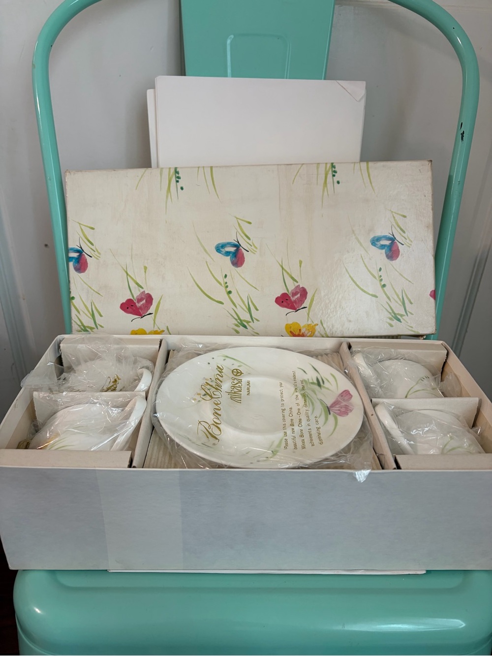 NIB Vintage Mikasa Mariposa by Vera Neumann Set of 4 Tea Cups & Saucers Japan